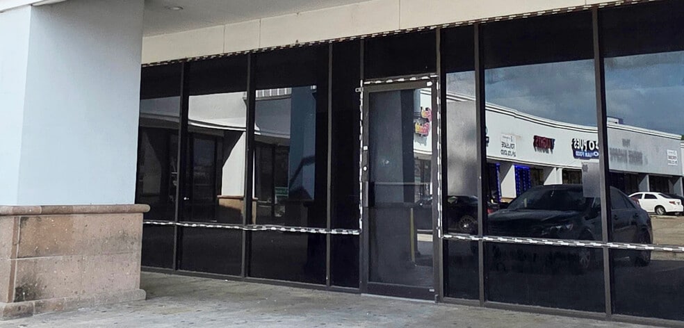 More Photos Of 10703-10765 Gulf Fwy, Houston Unknown For Lease
