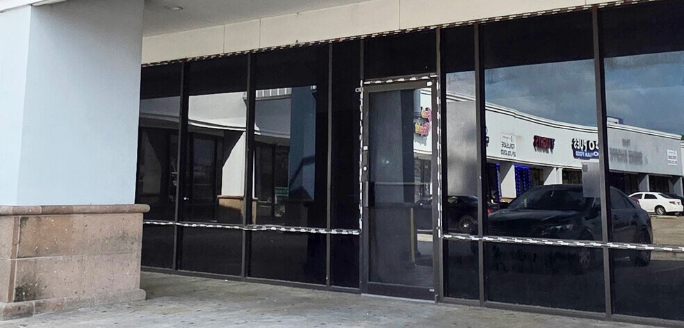 More Photos Of 10703-10765 Gulf Fwy, Houston Unknown For Lease