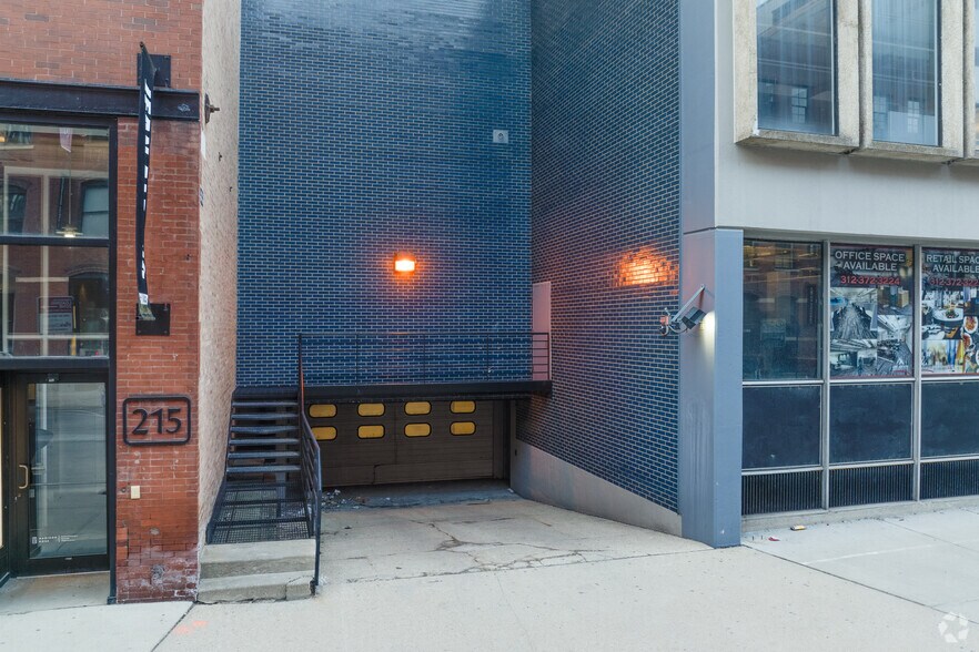 More Photos Of 225 W Superior St, Chicago Office For Lease