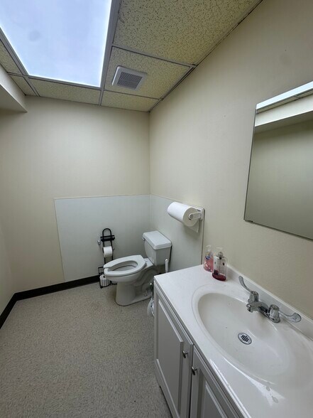 More Photos Of 12803 Demetra Dr, Farmers Branch Office Residential For Lease