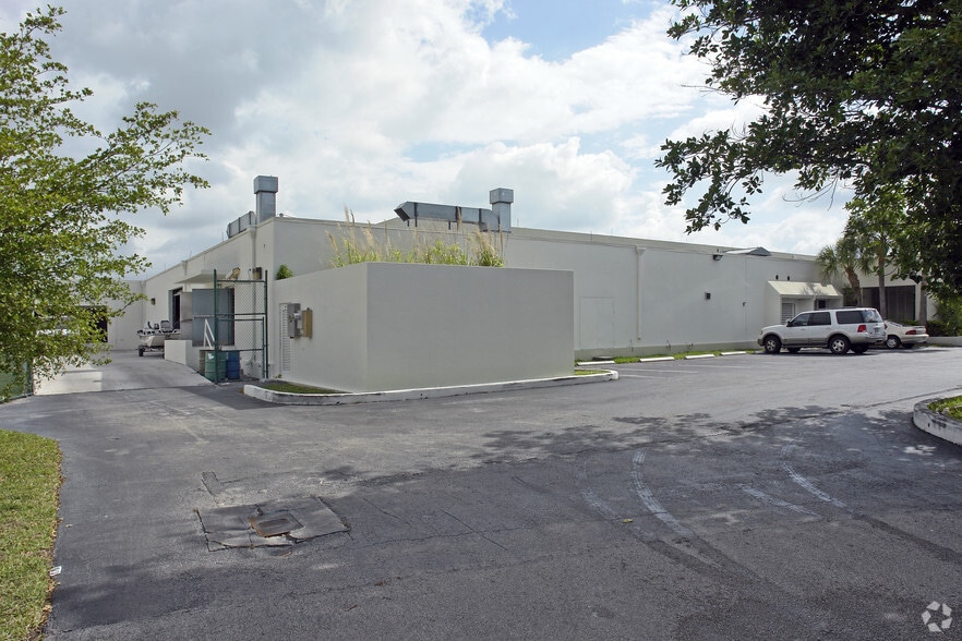 More Photos Of 14150 SW 119th Ave, Miami Manufacturing For Lease