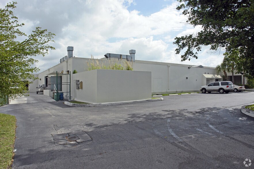 More Photos Of 14150 SW 119th Ave, Miami Manufacturing For Lease