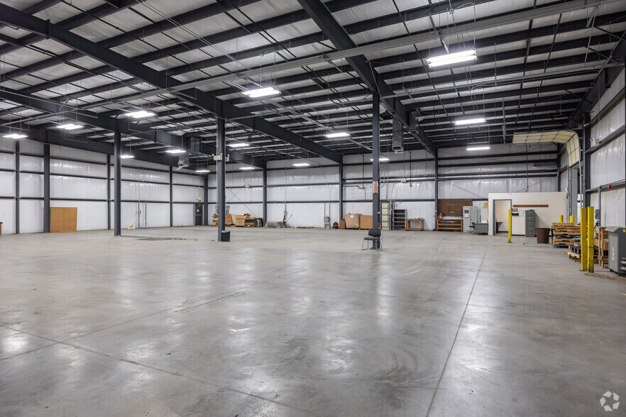 More Photos Of 3650 W Industrial Dr, Louisiana Manufacturing For Sale