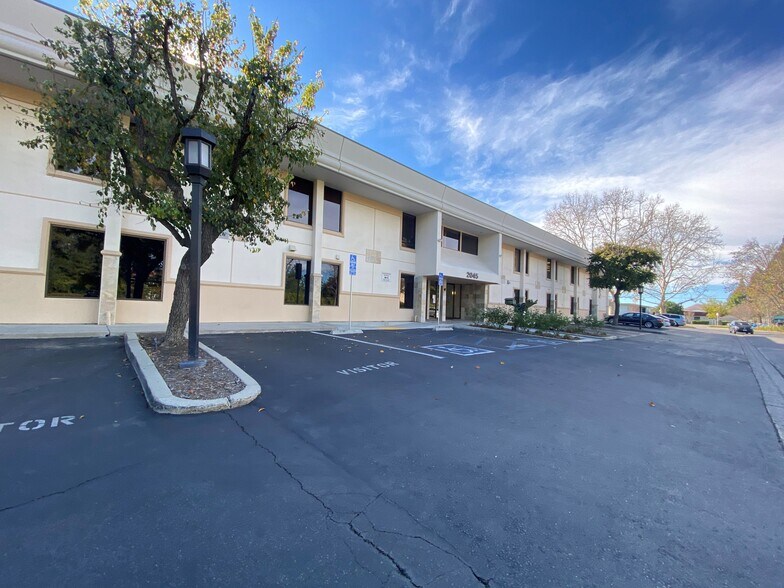 More Photos Of 2045 Royal Ave, Simi Valley Medical For Lease