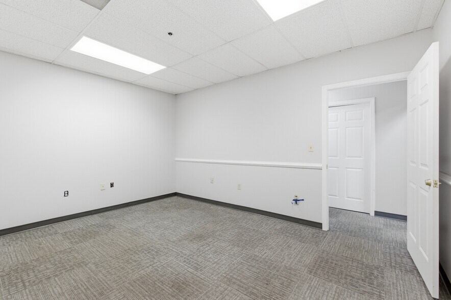 More Photos Of 104-176 Cude Ln, Madison Medical For Lease
