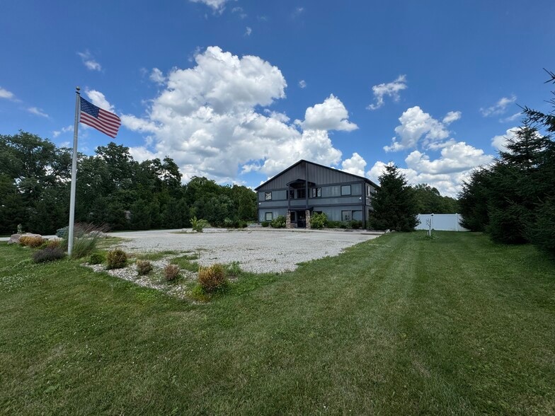 More Photos Of 996 Thornwood Dr, Heath Office For Sale
