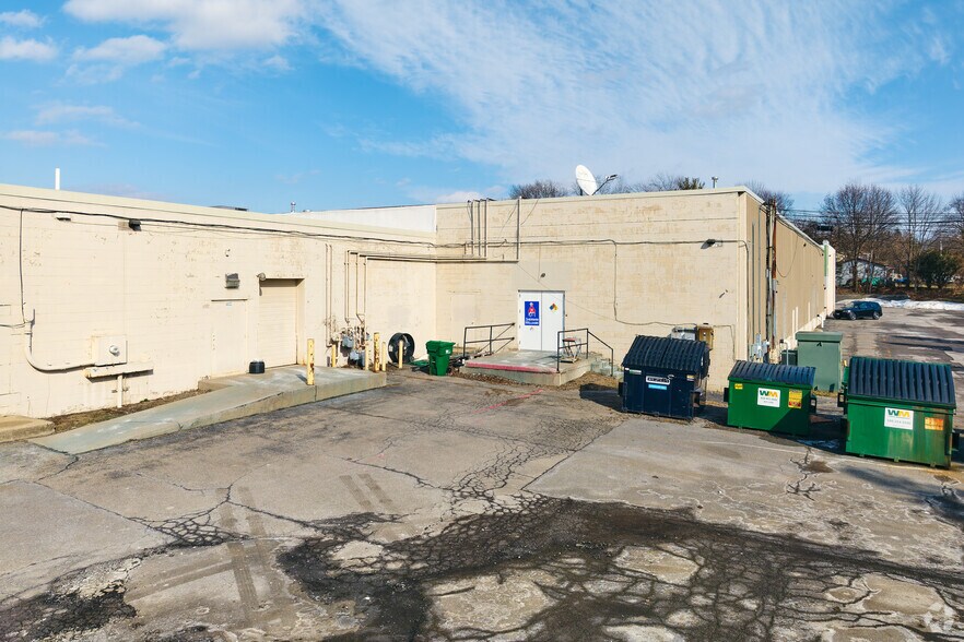 More Photos Of 4174 Lakeville Rd, Geneseo Restaurant For Lease