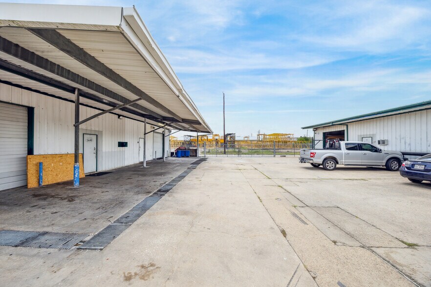 More Photos Of 5641 Wayside Dr, Houston Manufacturing For Sale