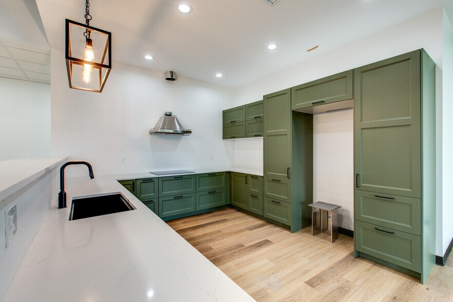 More Photos Of 9145 Commerce Center Cir, Highlands Ranch Office For Sale