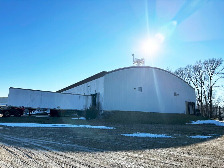 More Photos Of 823 N Cedar St, Monticello Industrial For Lease