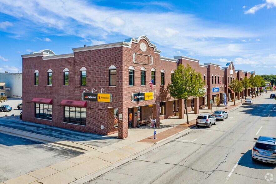 More Photos Of 400 Reid St, De Pere Storefront Retail Office For Lease