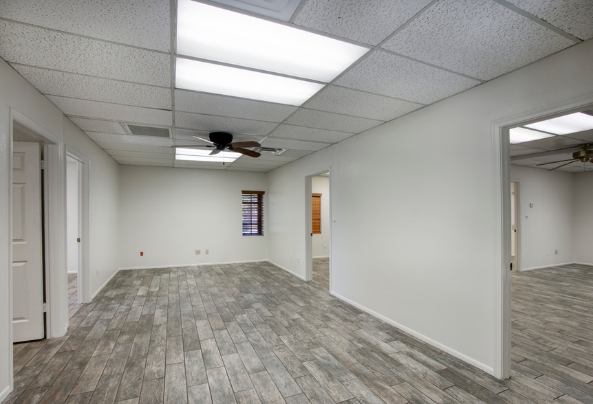 More Photos Of 11855 N 19th Ave, Phoenix Flex For Sale