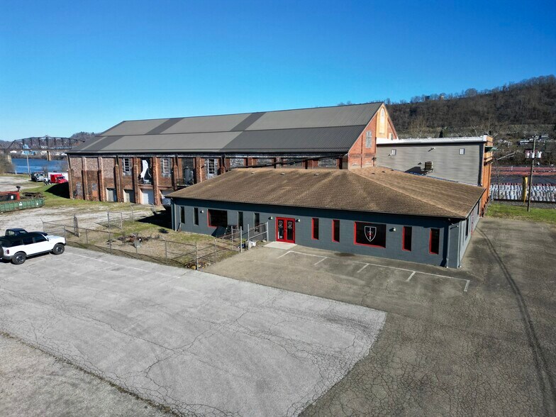 More Photos Of 2200 Union St, Bellaire Warehouse For Sale
