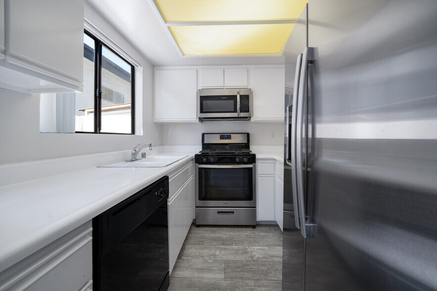 More Photos Of 638 E Tujunga Ave, Burbank Apartments For Sale