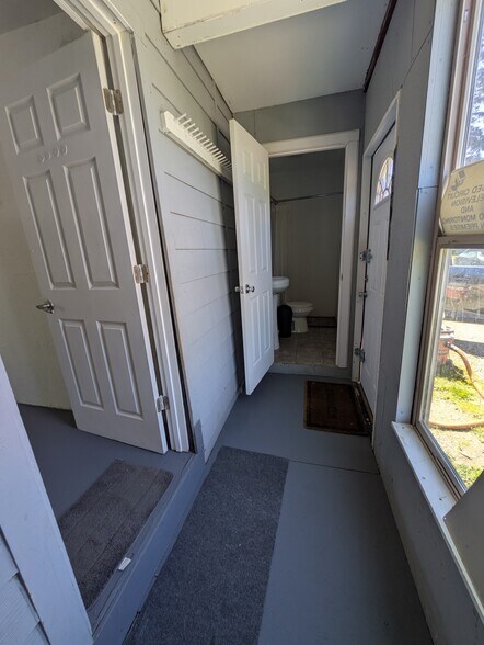 More Photos Of 10301 31st St E, Edgewood Contractor Storage Yard For Lease