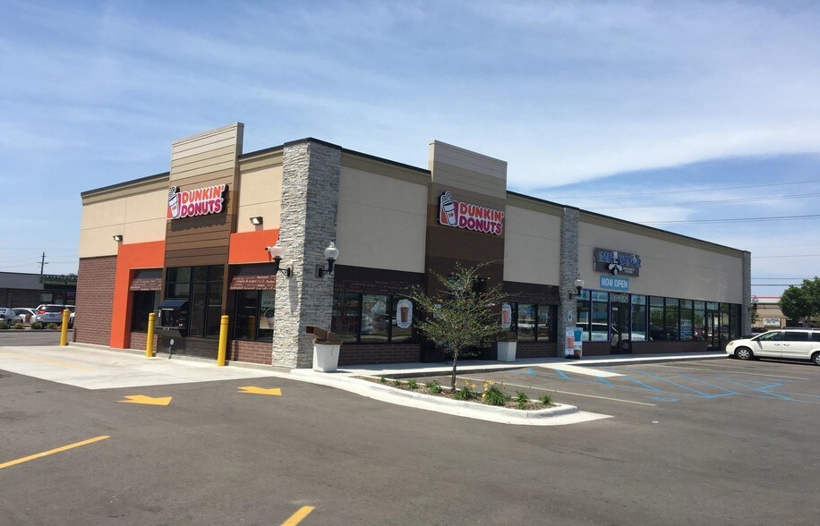 More Photos Of 13582-13588 E 14 Mile Rd, Warren Freestanding For Lease