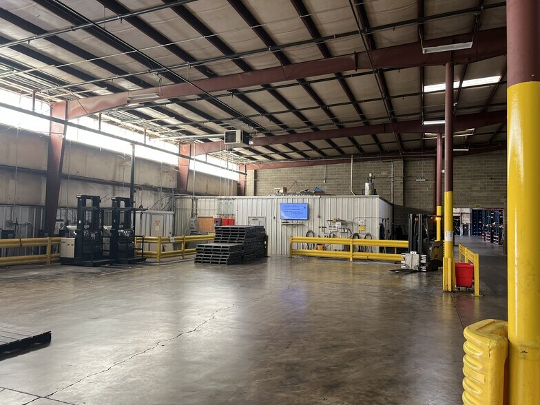 More Photos Of 880 Acorn Dr, Harrisonburg Distribution For Lease