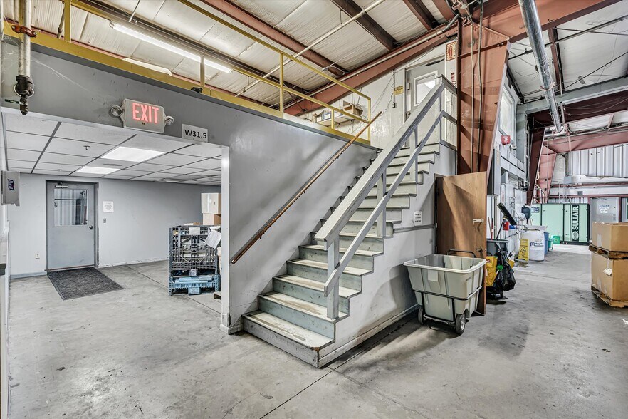More Photos Of 202 1st St S, Kalona Manufacturing For Sale