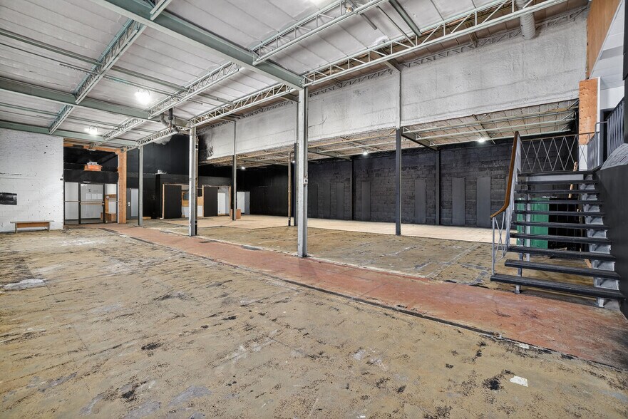 More Photos Of 3901 Rue Bannantyne, Verdun General Retail For Lease
