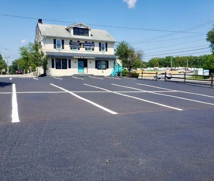 Primary Photo Of 722 Generals Hwy, Millersville Restaurant For Lease