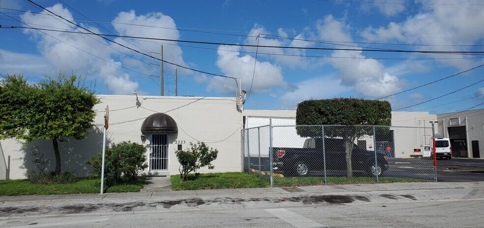 More Photos Of 2223 NW 26th Ave, Miami Warehouse For Lease