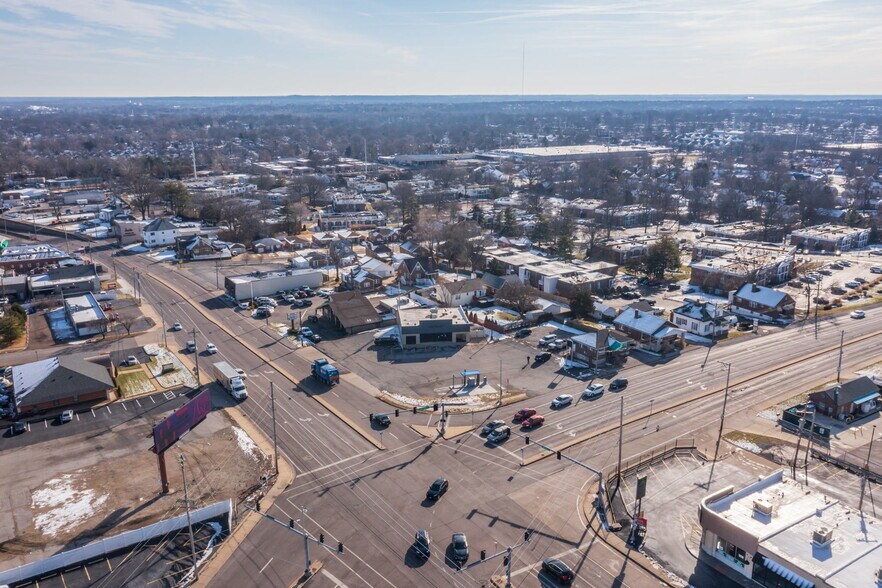 More Photos Of 9998 Gravois Rd, Saint Louis Freestanding For Lease