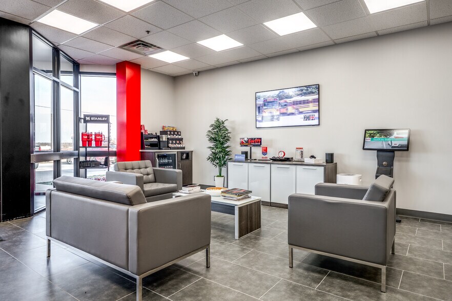 More Photos Of 20701 E 81st St, Broken Arrow Manufacturing For Sale