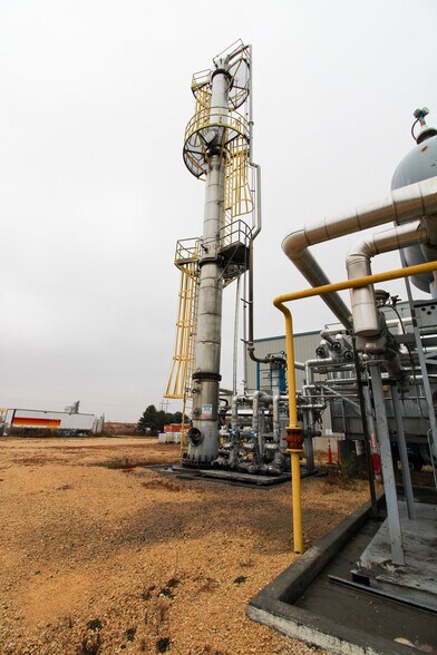 More Photos Of 5640 44th Ave S, Clinton Office For Sale