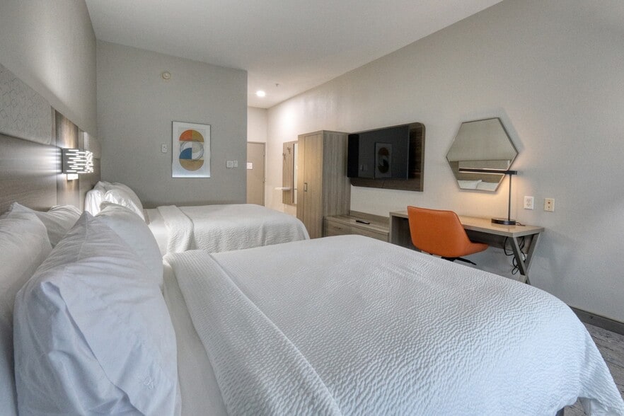 More Photos Of 46300 Interstate 10, Winnie Hotel For Sale