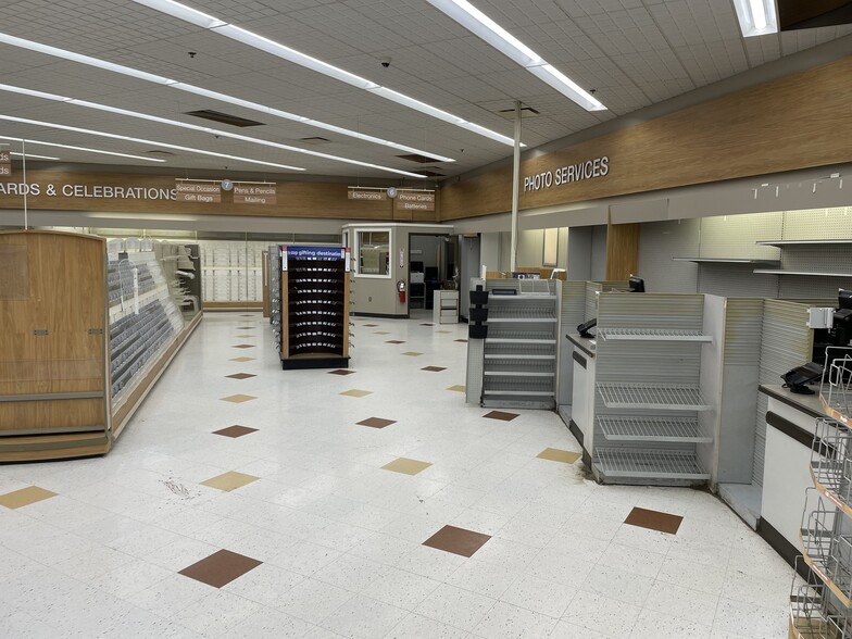 More Photos Of 10 Main St, Winchester Drugstore For Sale