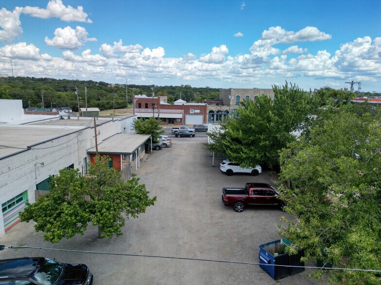 More Photos Of 311 N Main St, Weatherford Office For Sale
