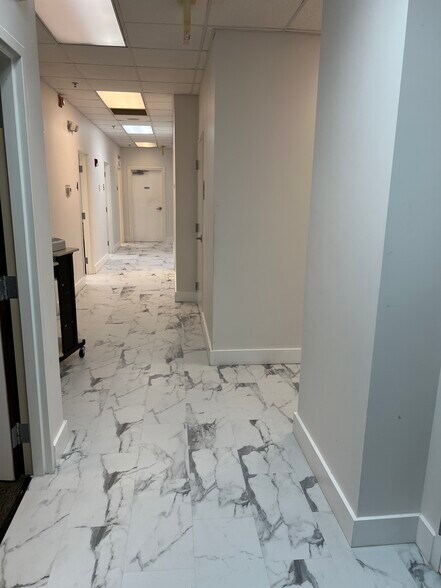 More Photos Of 14 Oak Forest Rd, Bluffton Medical For Sale