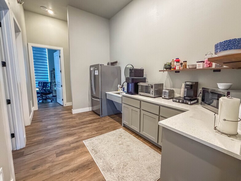 More Photos Of 1348 W US Highway 287 Byp, Waxahachie Office For Lease