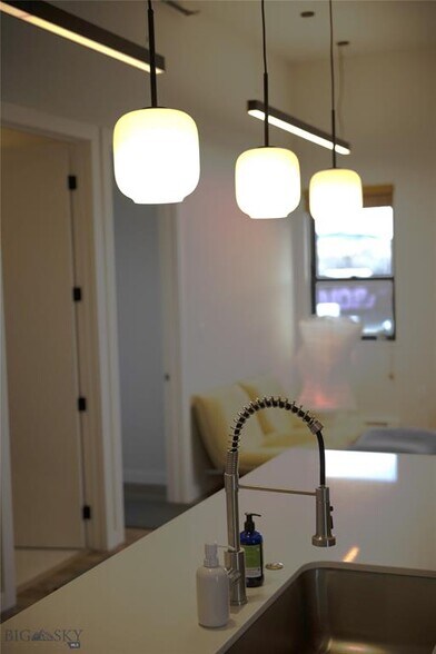 More Photos Of 924 E Park St, Livingston Apartments For Sale