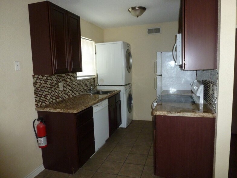 More Photos Of 803-805 Oran Cir, Bryan Apartments For Sale