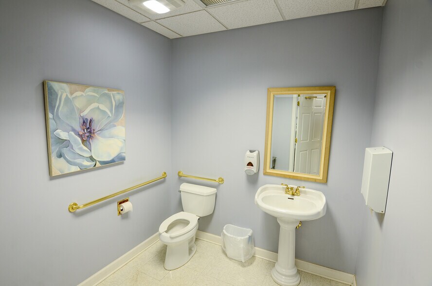 More Photos Of 1 & 13 Courtney Dr, Charleston Medical For Sale
