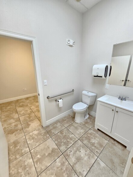 More Photos Of 4001 Spencer Hwy, Pasadena Unknown For Lease