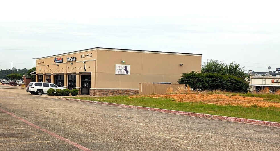 More Photos Of 1009 Wal St, Longview General Retail For Sale