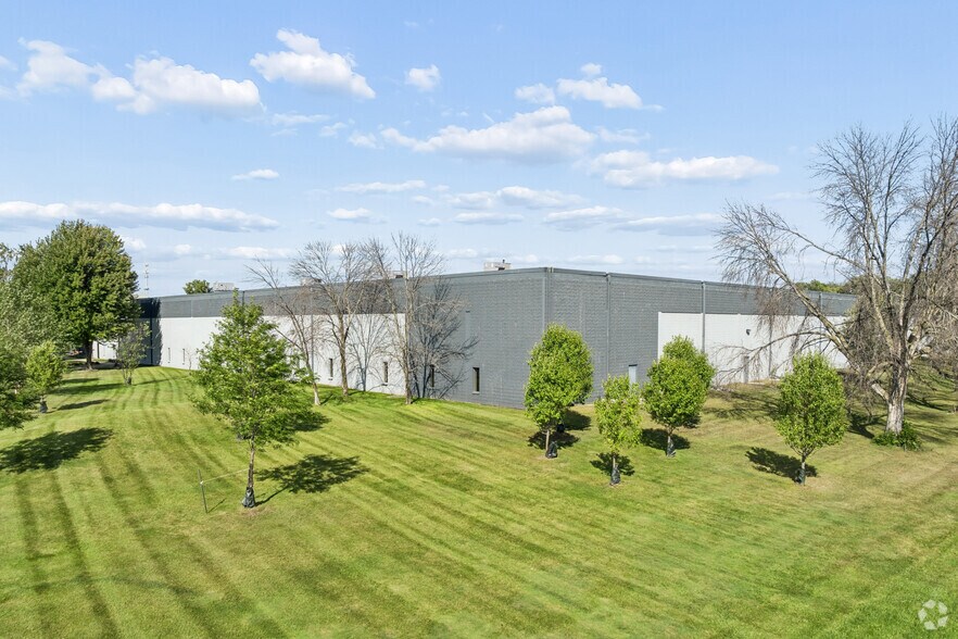 More Photos Of 10901 Hampshire Ave S, Bloomington Warehouse For Lease
