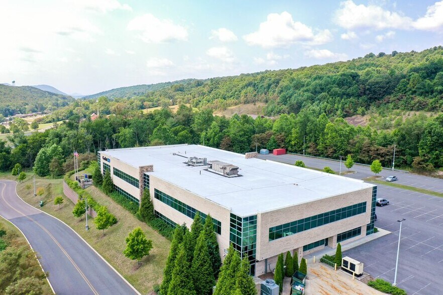 More Photos Of 10 Commerce Dr, Cumberland Office For Sale