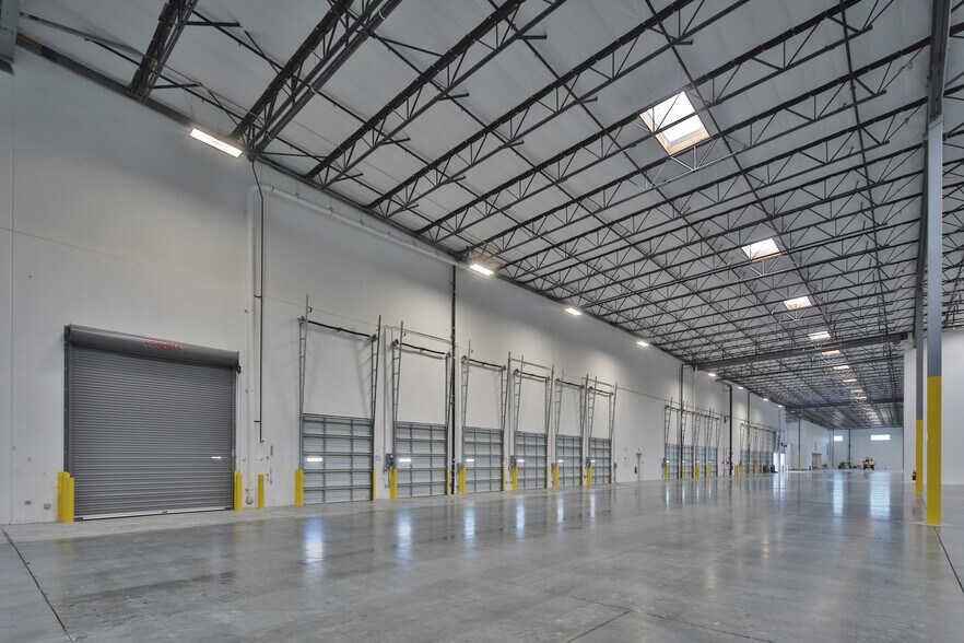 More Photos Of 11401 Greenstone Ave, Santa Fe Springs Distribution For Lease