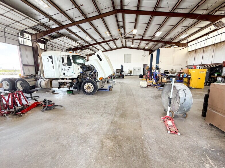More Photos Of 1010 S FM 1788, Midland Service For Lease