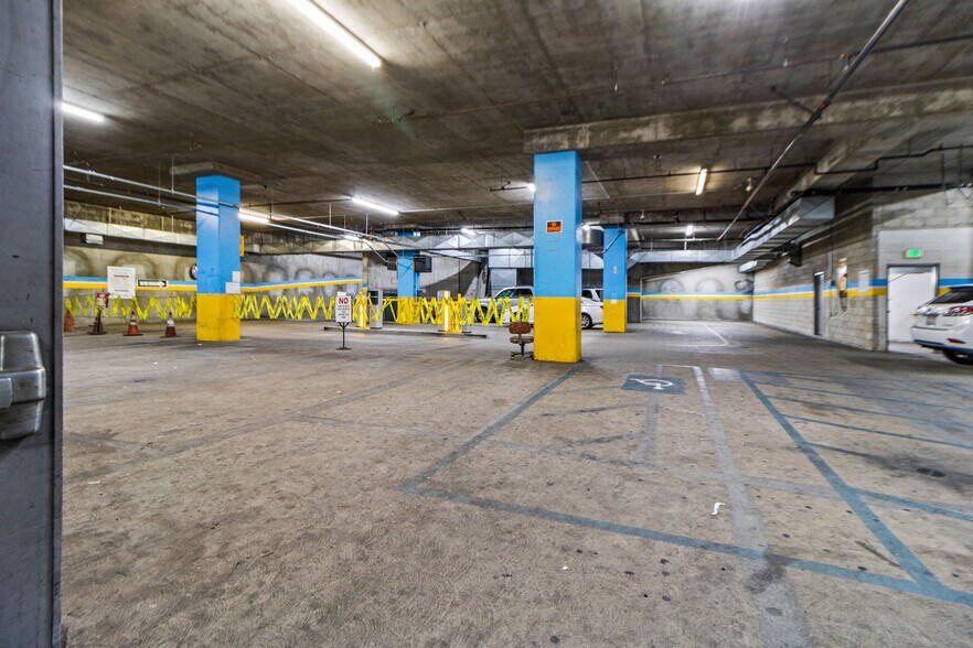 More Photos Of 1015 Crocker St, Los Angeles Storefront For Sale