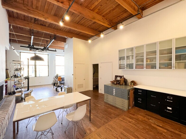 More Photos Of 1113 W Armitage Ave, Chicago Storefront Retail Office For Lease