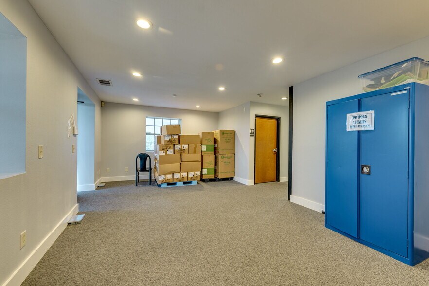 More Photos Of 14121 W US 290 Hwy, Austin Warehouse For Lease