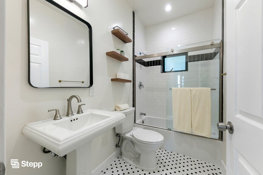 More Photos Of 1317 E 1st St, Long Beach Apartments For Sale