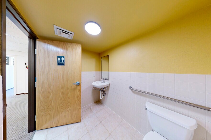 More Photos Of 502 Custer Way SE, Olympia Warehouse For Sale