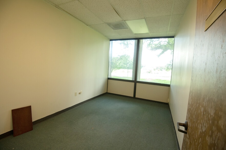 More Photos Of 1330 N Park St, Carrollton Medical For Sale