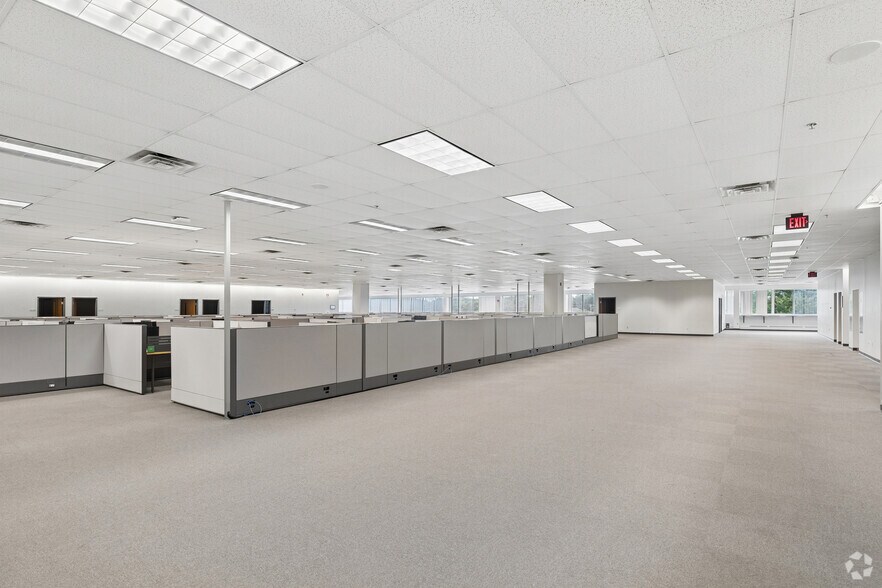 More Photos Of 5455-5555 Darrow Rd, Hudson Distribution For Lease