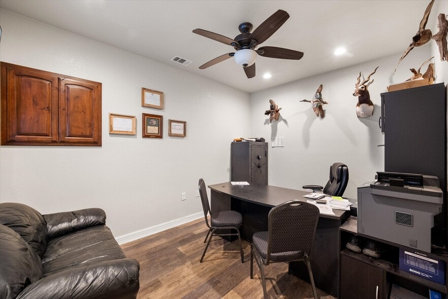 More Photos Of 308 S Beaton St, Corsicana Office For Sale